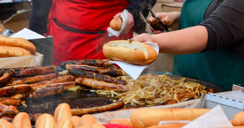 维也纳当地摊位必尝街头美食